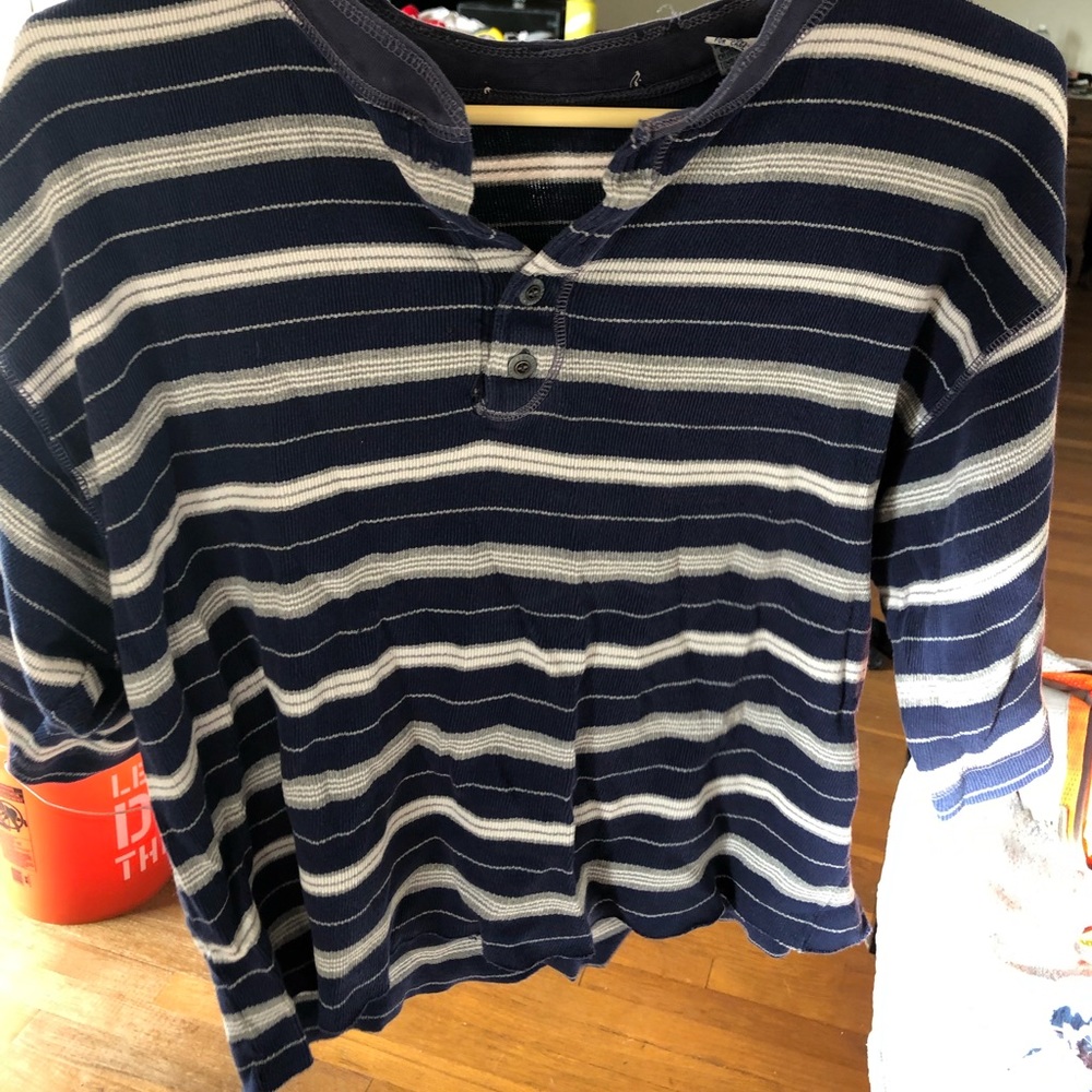 Striped oversized shirt cut into crop top